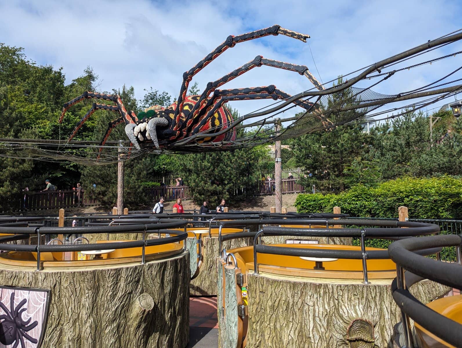Spinning spider ride at LEGOLAND Windsor