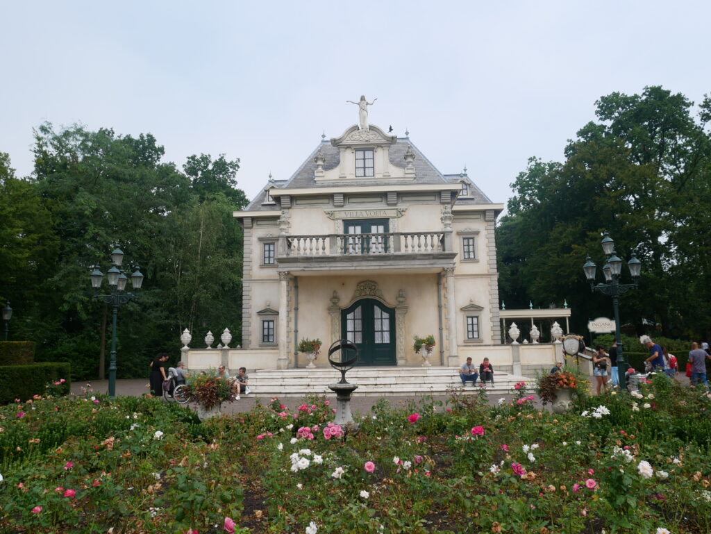 Outside of the Villa Volta ride at Efteling