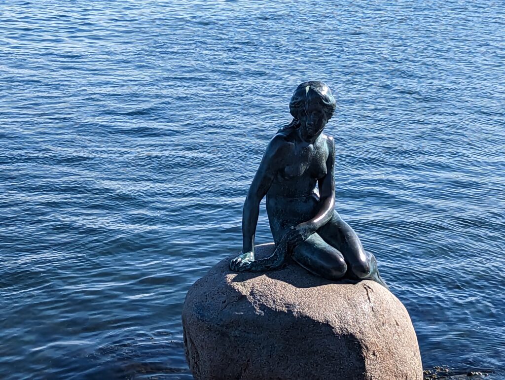 Statue of the Little Mermaid by the water in Copehagen