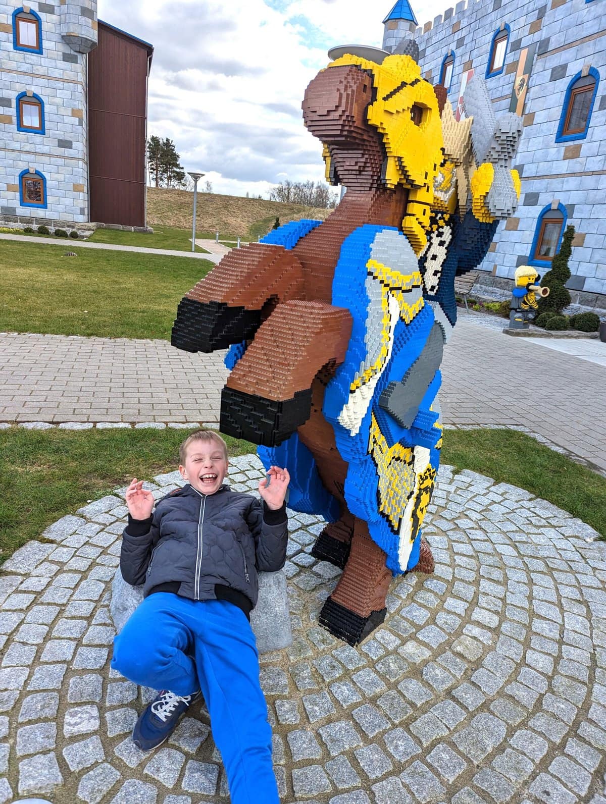 child playing under the LEGO sculptures at the castle hotel legoland billund