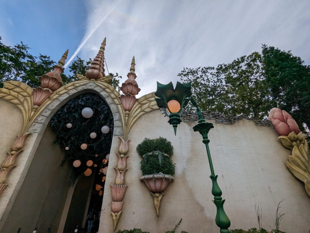The outside of Droomvlucht at Efteling