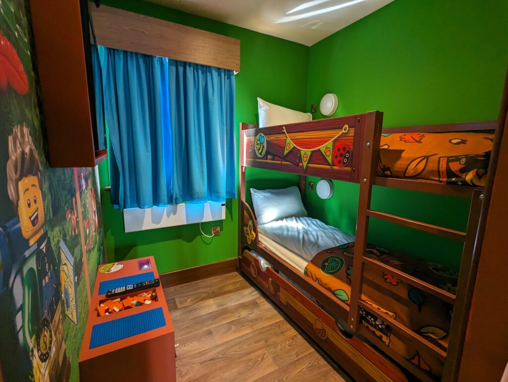 legoland woodland lodges kids bedroom