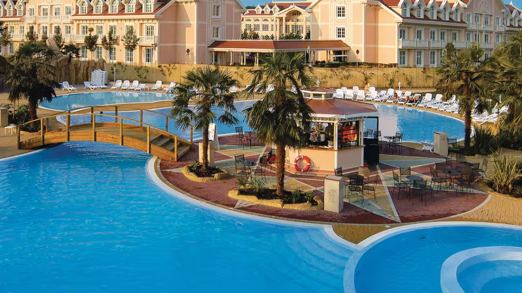 The outdoor swimming pool at the Gardaland theme park hotel italy